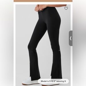 Alo High Waist Flutter Legging in black